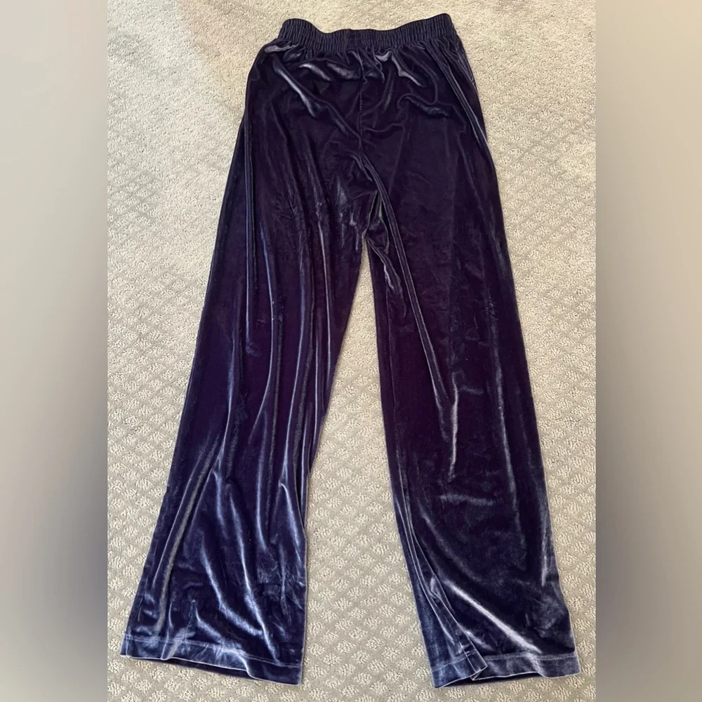 ❤️🔥❤️🔥SALE!! “PINK” velour lounging pants in purple, size Small - Picture 4 of 5